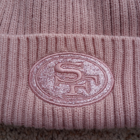 New Era NFL SF Beanie - Picture 2 of 5